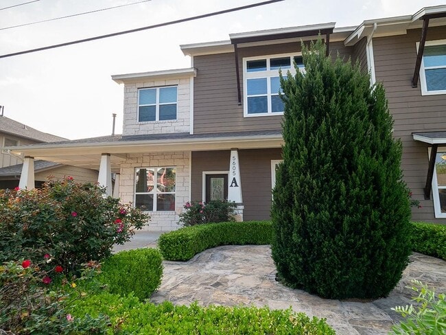 Building Photo - 5605 Roosevelt Ave