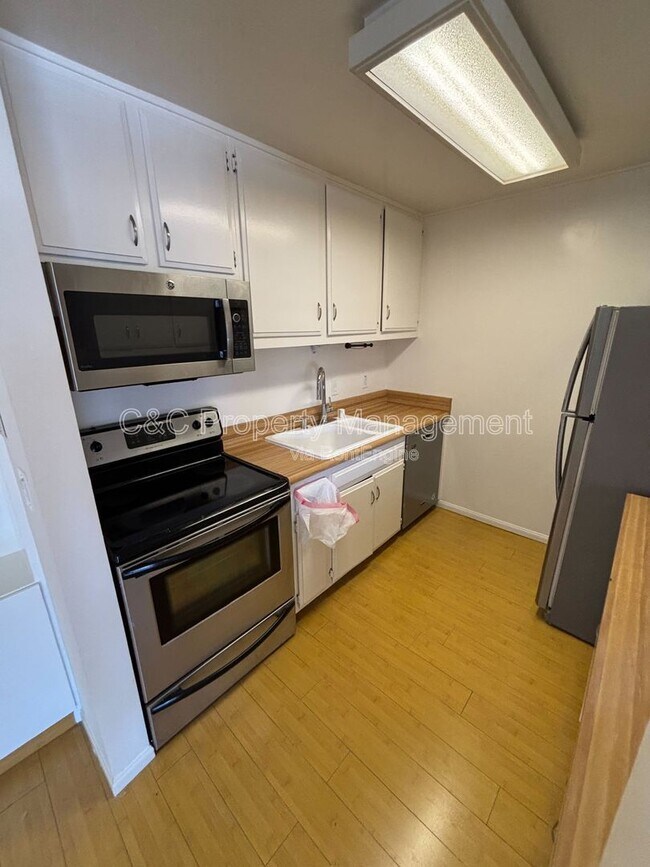 Building Photo - 802 Camino Real