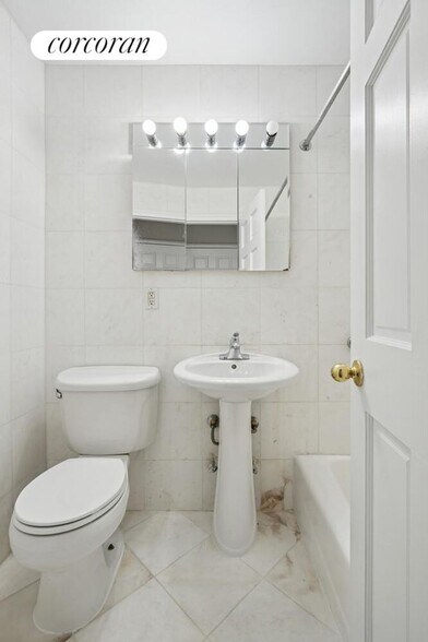 Building Photo - 401 W 56th St