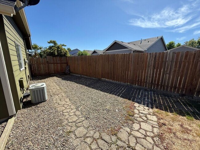 Building Photo - 757 Sphinx Ct NE