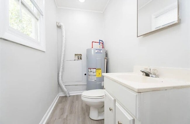 Building Photo - Charming 2-Bedroom Ranch Home with Large Backyard – Cozy & Remodeled!