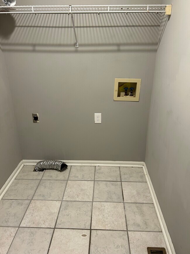 Building Photo - 110 Creekwood Ave