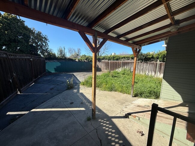 Building Photo - Charming Campbell 3 Bedroom 1 Bath Home with Backyard and Basement