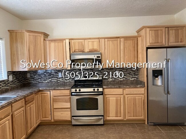 Building Photo - Beautiful Newer 3 Bedroom Home w/ Garage