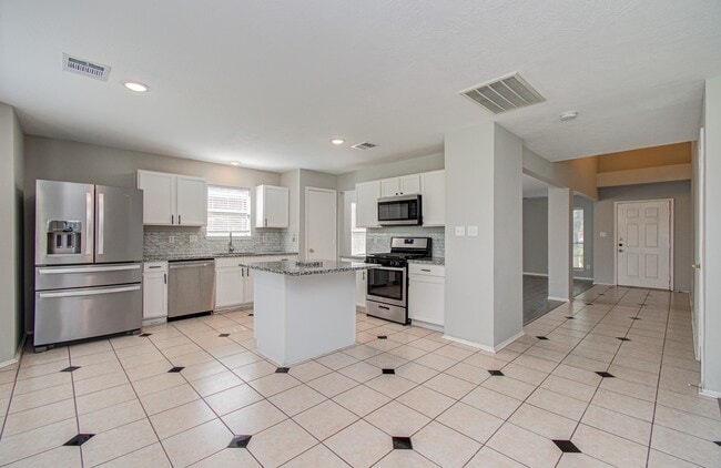 Building Photo - 16126 Coleburn Dr