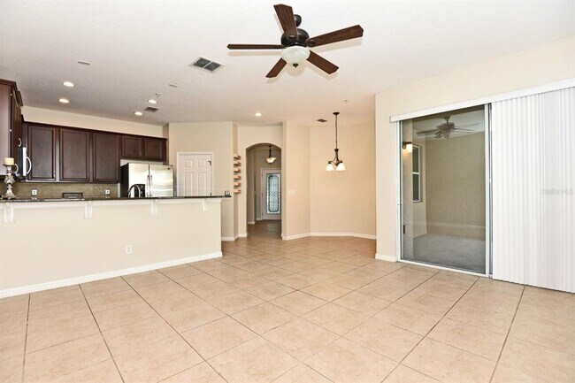 Building Photo - 807 Featherstone Ln