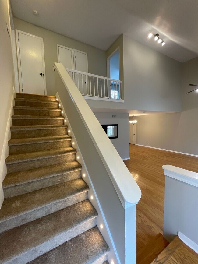 Building Photo - Spacious and modernized 4 bedroom home ful...