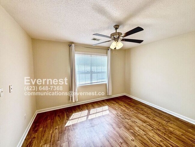 Building Photo - 3-Bedroom, 2-Bath Home with Modern Applian...