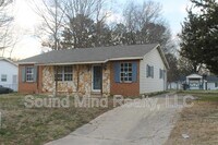 Building Photo - 1317 Armstrong Cir