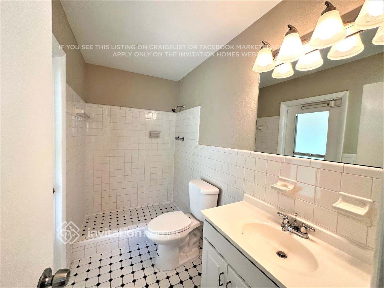 Building Photo - 1324 W Hartley Cir