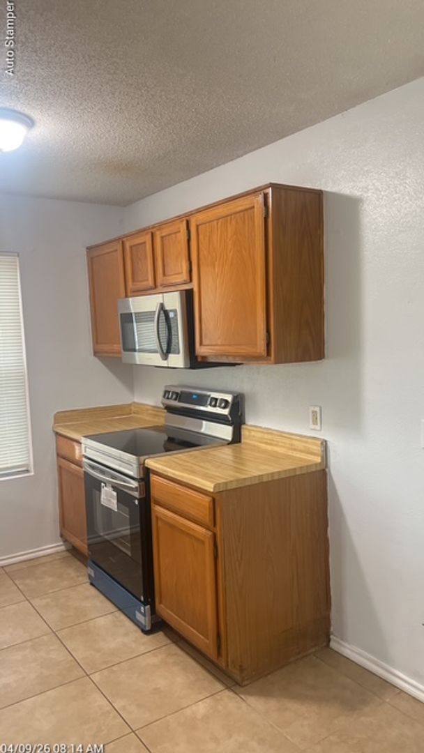 Building Photo - 501 Lantana Dr