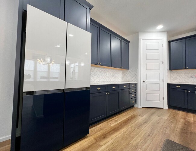 Building Photo - 5636 Bay Hl Dr