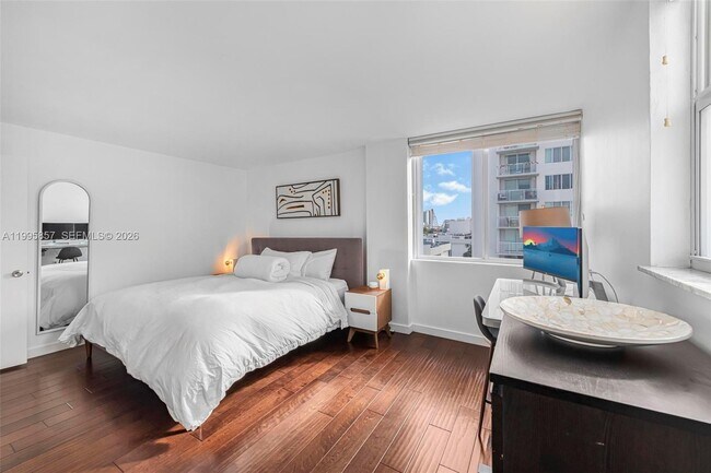 Building Photo - 1658 Bay Rd