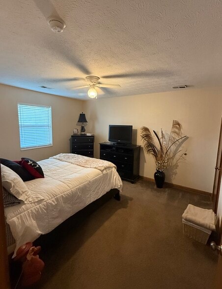 Primary Photo - 452 Sunset Dr