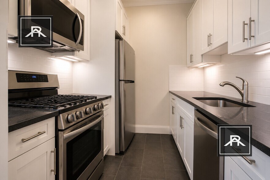 Building Photo - 871 Beacon St
