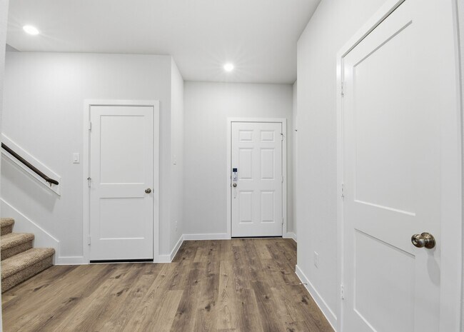 Building Photo - 4011 Ancient Honor Dr