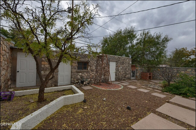 Building Photo - 1100 Kelly Way