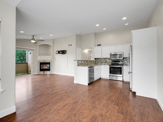 Building Photo - $2,395.00 - 3 Bedrooms, 2Bathrooms, Condo ...