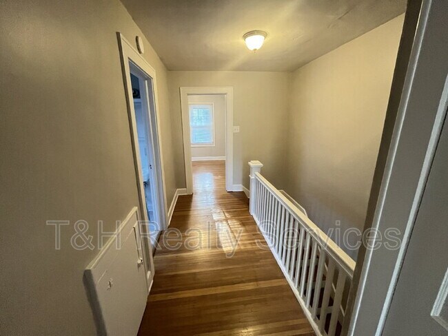 Building Photo - 5542 N College Ave