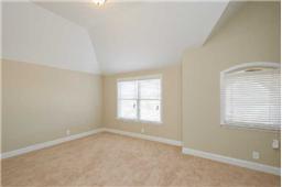 Building Photo - Beautiful 5 Bedroom, 3 Bath home located n...