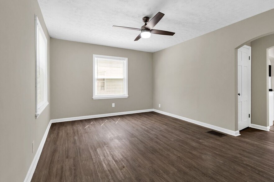 Building Photo - 1059 Lawrence Dr