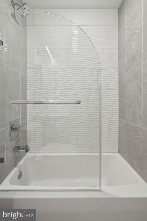 Building Photo - 2039 N Front St