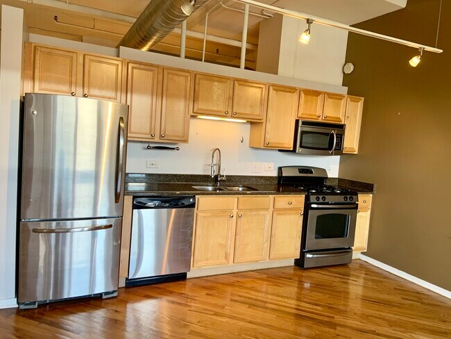 Building Photo - 500 S Clinton St