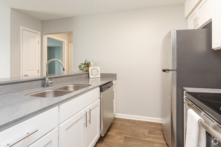 2BR, 2BA - 960SF Daly - Kitchen - Bluff Ridge