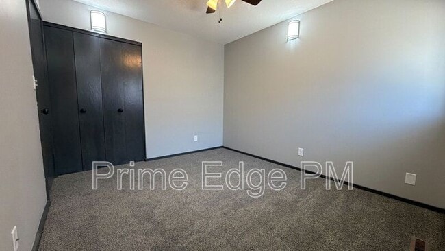 Building Photo - 1741 Ridgehaven Ct
