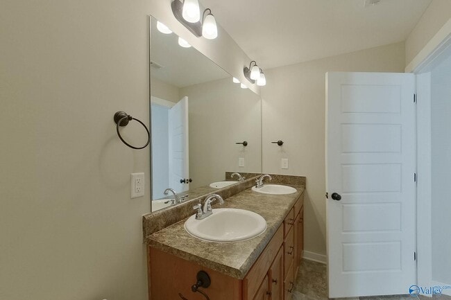 Building Photo - 44 Maple Leaf Dr