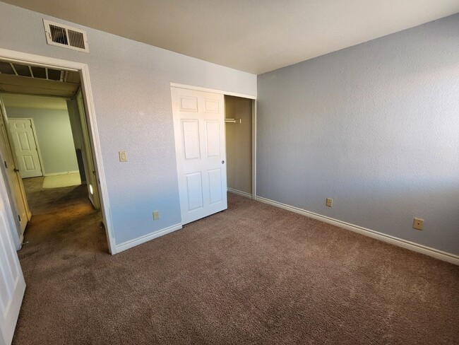 Building Photo - Nice Guard Gated Bella Vita Unit with larg...