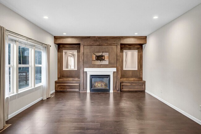 Building Photo - Enjoy this Spectacular Parklike backyard with Landscaping Included in Rent