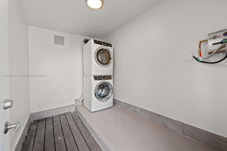 Building Photo - 4080 Hardie Ave