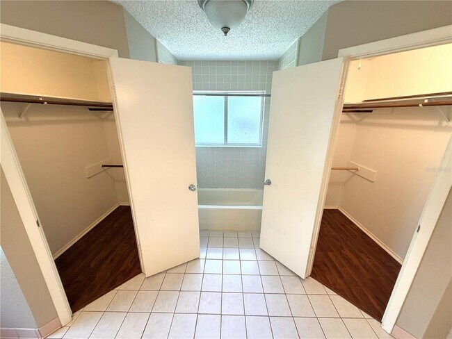 Building Photo - 309 Buttonwood Dr