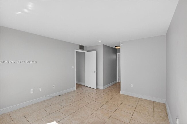 Building Photo - 555 NE 30th St