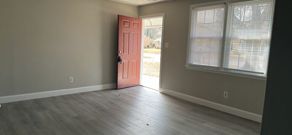 Building Photo - 522 Williams St