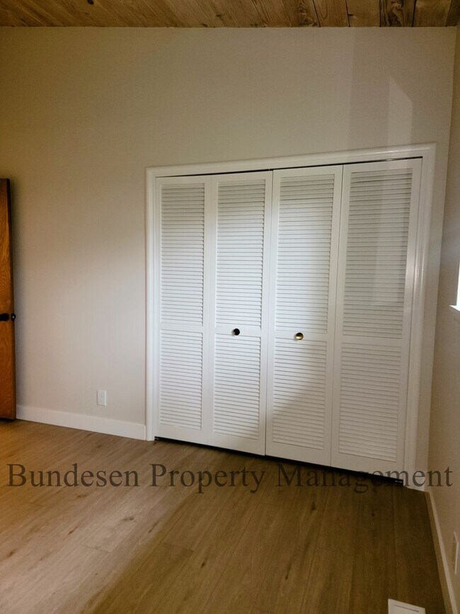 Building Photo - Serene and tranquil living