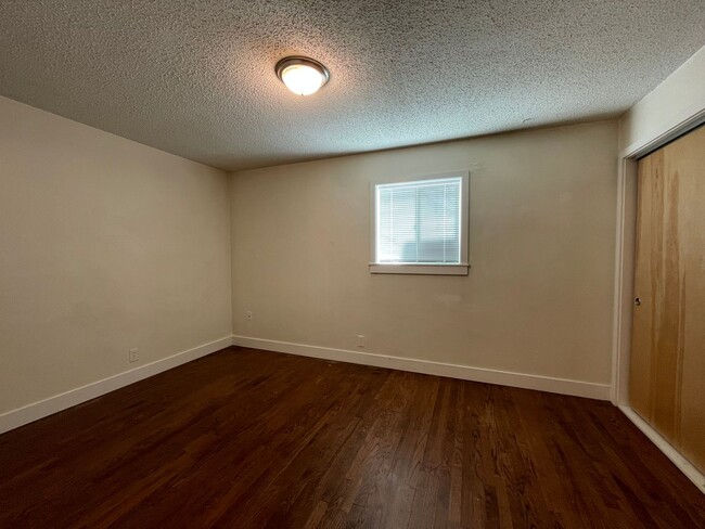 Building Photo - $0 DEPOSIT OPTION! 3 BED/2 BATH IN DELMAR PARKWAY