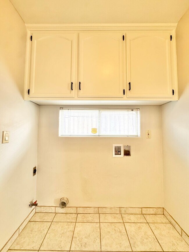 Building Photo - STAY COOL AND SAVE — ENJOY SOLAR-POWERED SAVINGS COMPARED TO STANDARD PG&E RATES