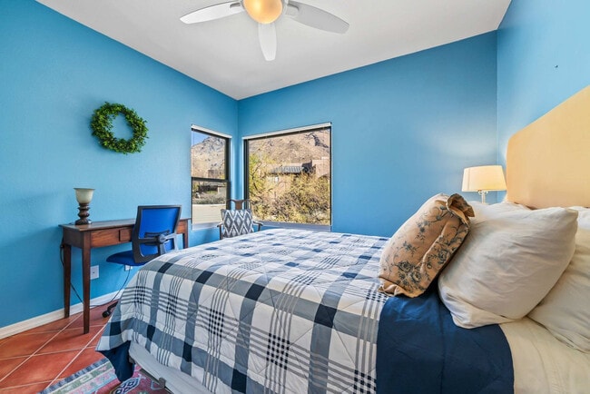 Building Photo - 6655 N Canyon Crest Dr