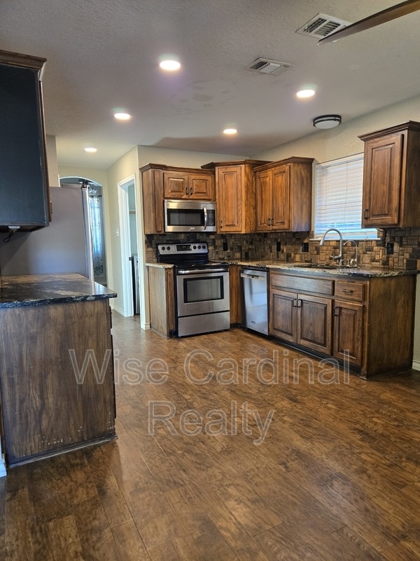 Building Photo - 4924 Harvard Dr