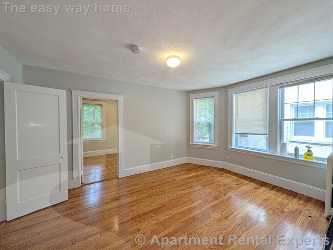 Building Photo - 156-158 Summer St Unit #114