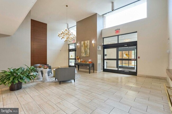 Building Photo - 2300 Pimmit Dr