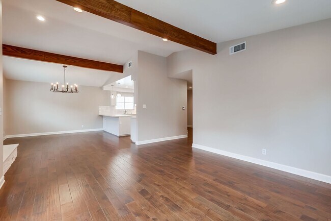 Building Photo - 926 S Leland St