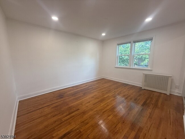 Building Photo - 747 Linden Ave