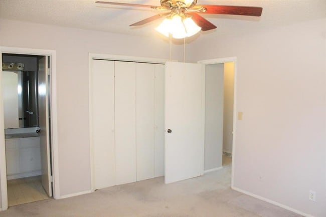 Building Photo - 2233 Shadow Valley Rd