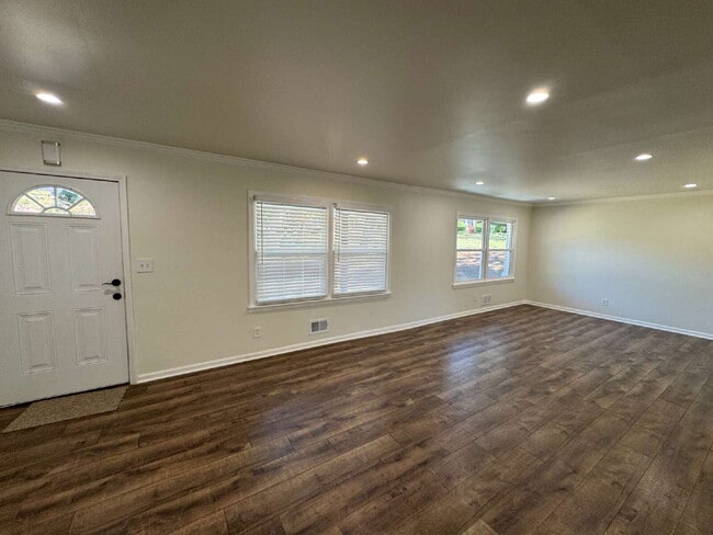 Building Photo - 3702 Chesapeake Way