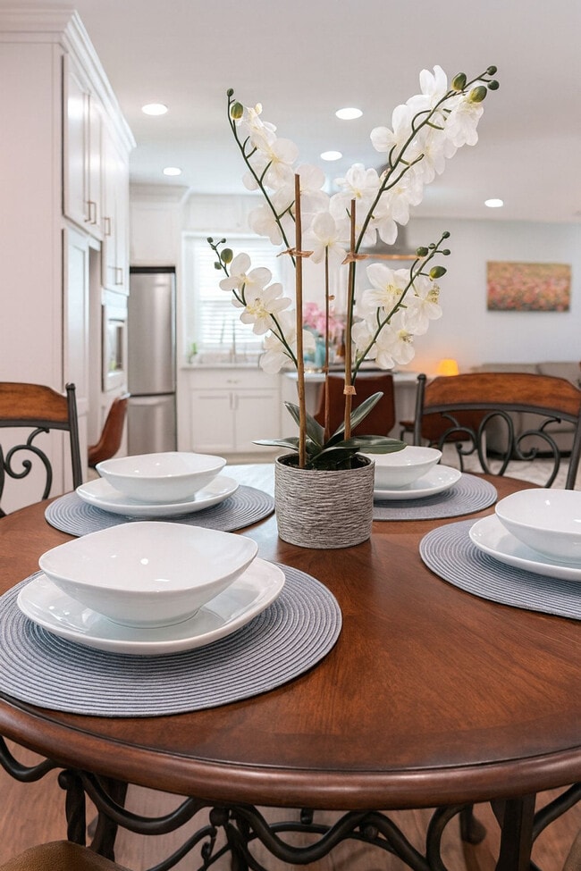 Building Photo - 445 Short Hills Dr