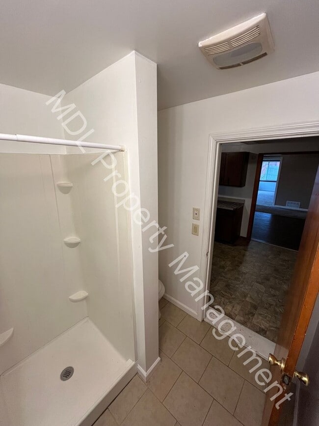 Building Photo - 206 Harold St