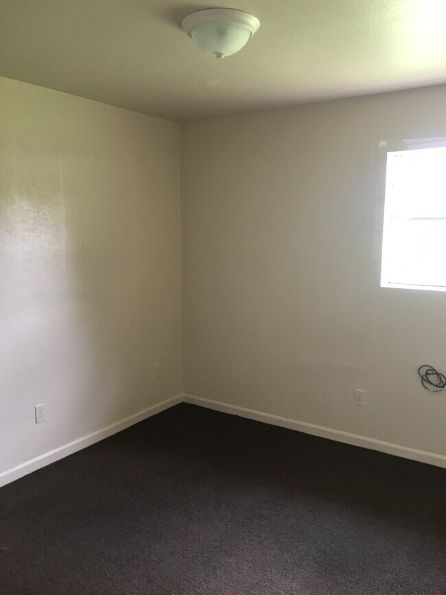 Building Photo - Section 8 only